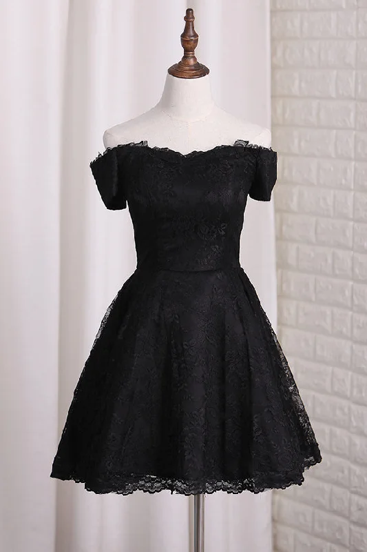 Sexy Black Lace A-line With Appliques Homecoming Dresses Elegant Long Evening