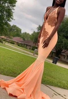 Halter Satin Mermaid Long Prom Dresses Deep V Neck Lace Applique Beaded Sweep Train Evening Party Gowns cg7716 Halter Satin Mermaid Long Prom Dresses Deep V Neck Lace Applique Beaded Sweep Train Evening Party Gowns cg7716